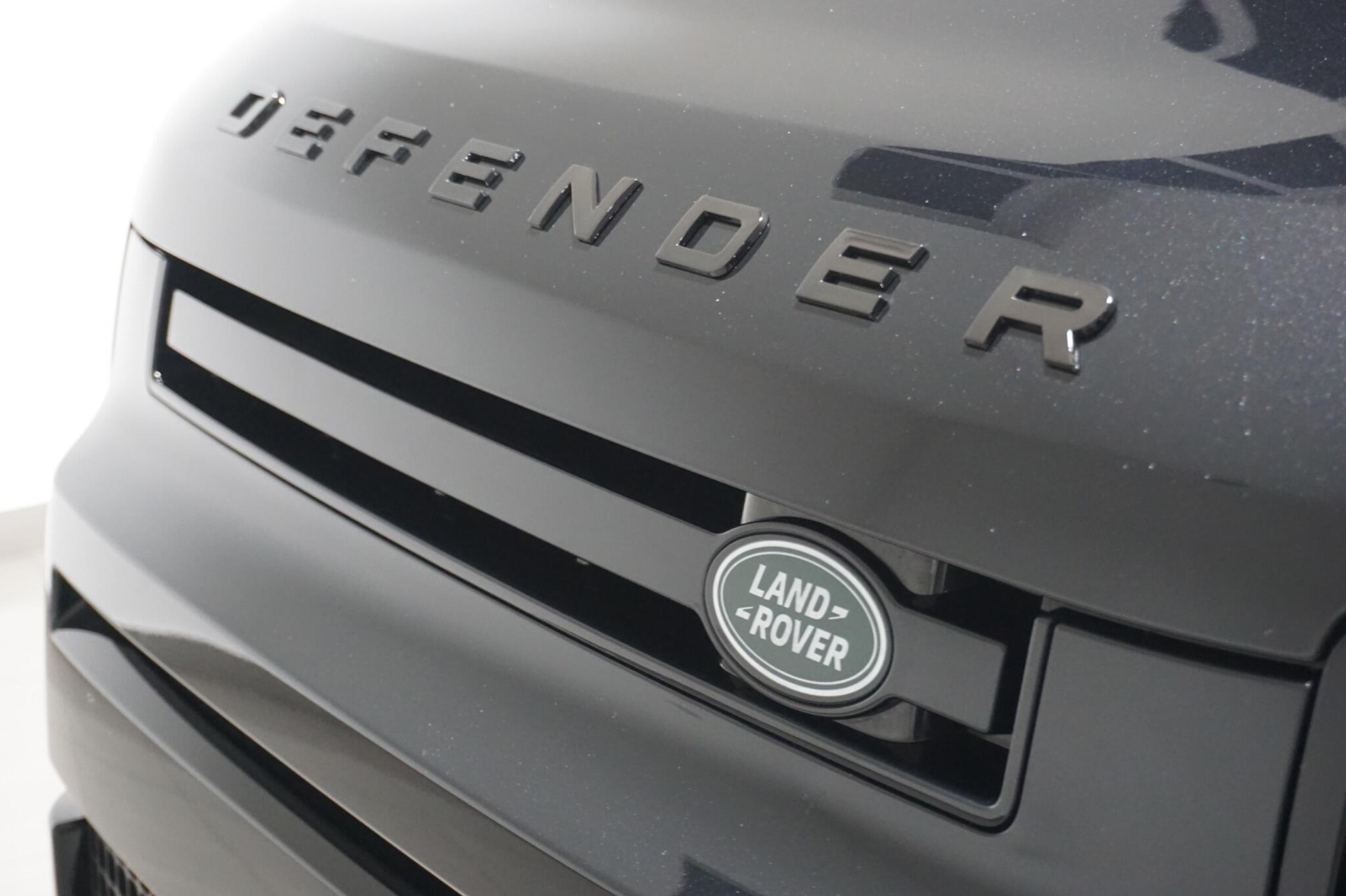 Land Rover Defender 110 3.0 D250 MHEV HSE Hard Top SUV Auto 4WD MWB Euro 6 (s/s) 5dr